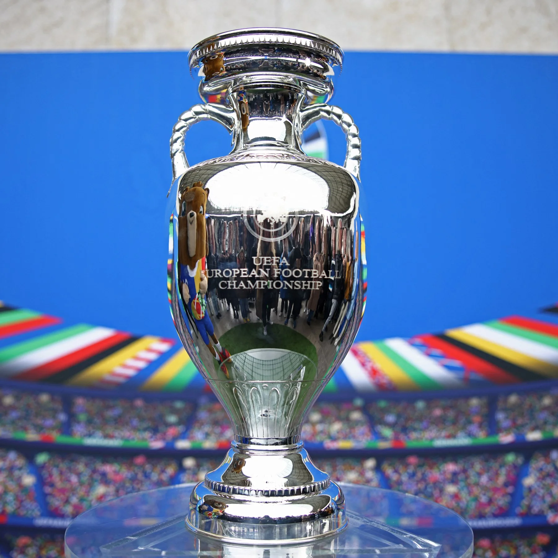 国际足球赛事奖杯展示